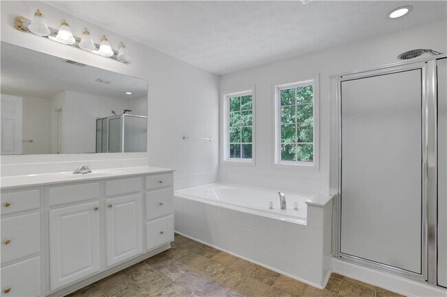 Building Photo - 3208 Juniper Dr