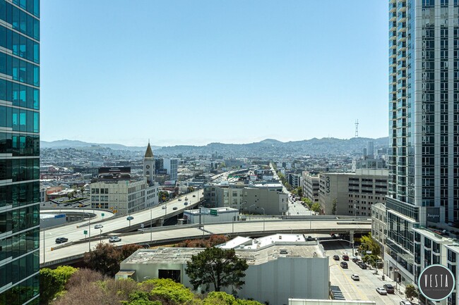 Building Photo - ELEGANT CITY 1BD/1BA RETREAT WITH SKYLINE ...