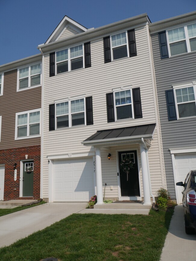 Building Photo - 2517 Drake Ln
