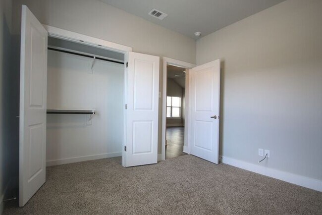 Building Photo - Move In Ready! – 3BD/2BA Azle Duplex | Granite Counters, Stainless Steel Appliances, Hardwood-Loo...