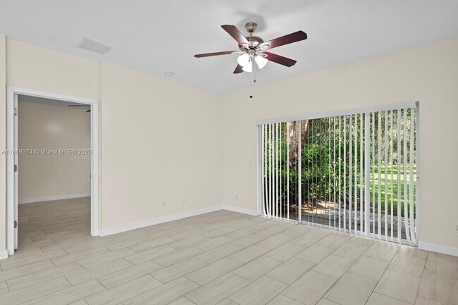 Building Photo - 2700 Creekside Dr