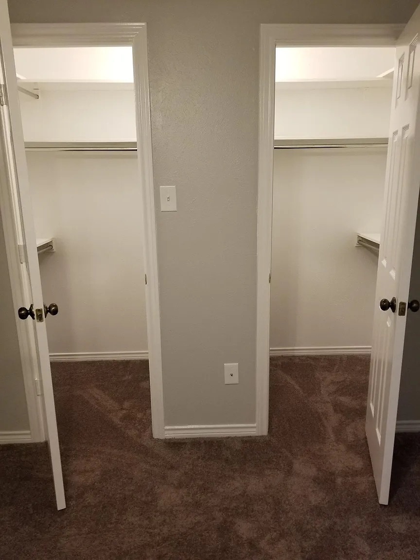 Building Photo - Room in Duplex on St Paul Ct