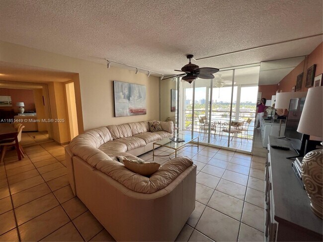 Building Photo - 100 Golden Isles Dr