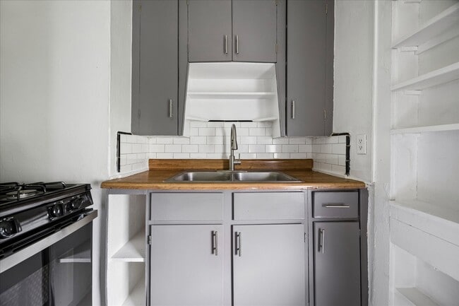 Building Photo - 2510 Kingston St