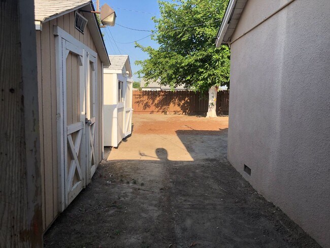 Building Photo - 801 S Bradley St