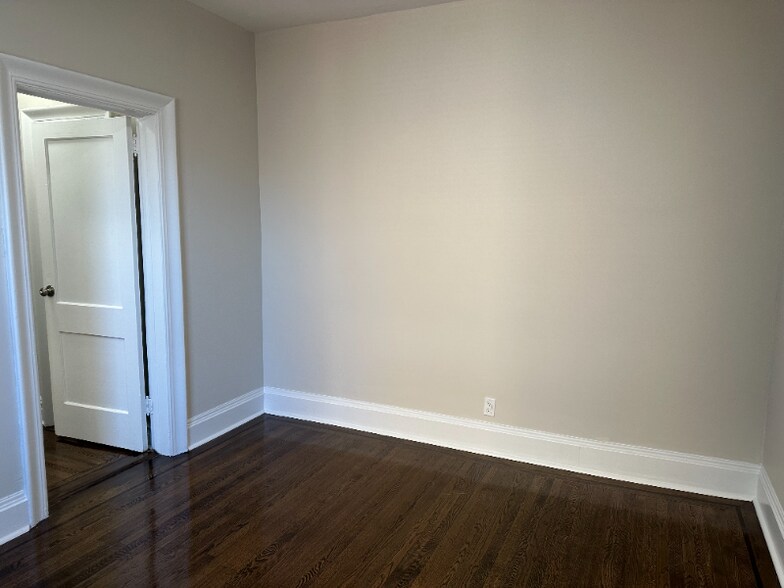 Building Photo - 18 Kensington Ave