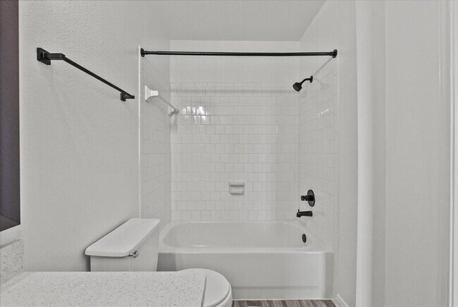 Building Photo - 2106 Roatan Calle