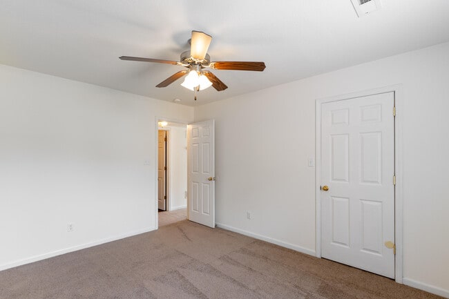Building Photo - 5015 CARRIE RIDGE Dr