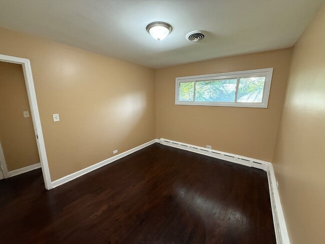 Building Photo - 9503 Greenwood Dr