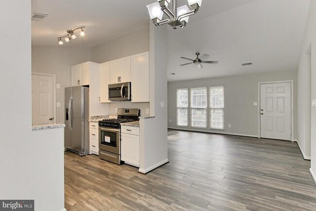 Building Photo - 20585 Triple Crown Ct