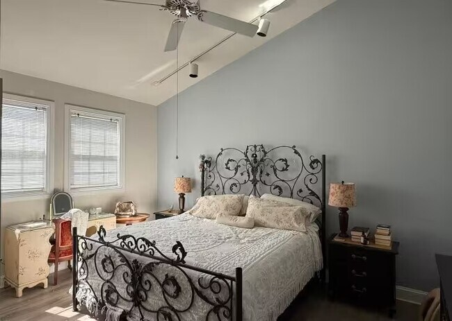 Building Photo - 918 Southard St