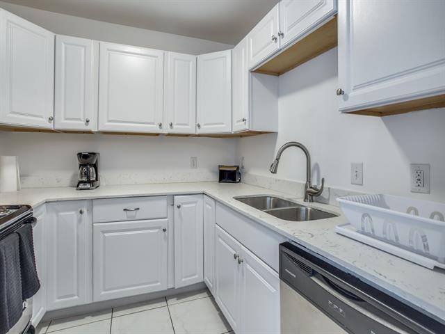 Building Photo - 4928 Live Oak St