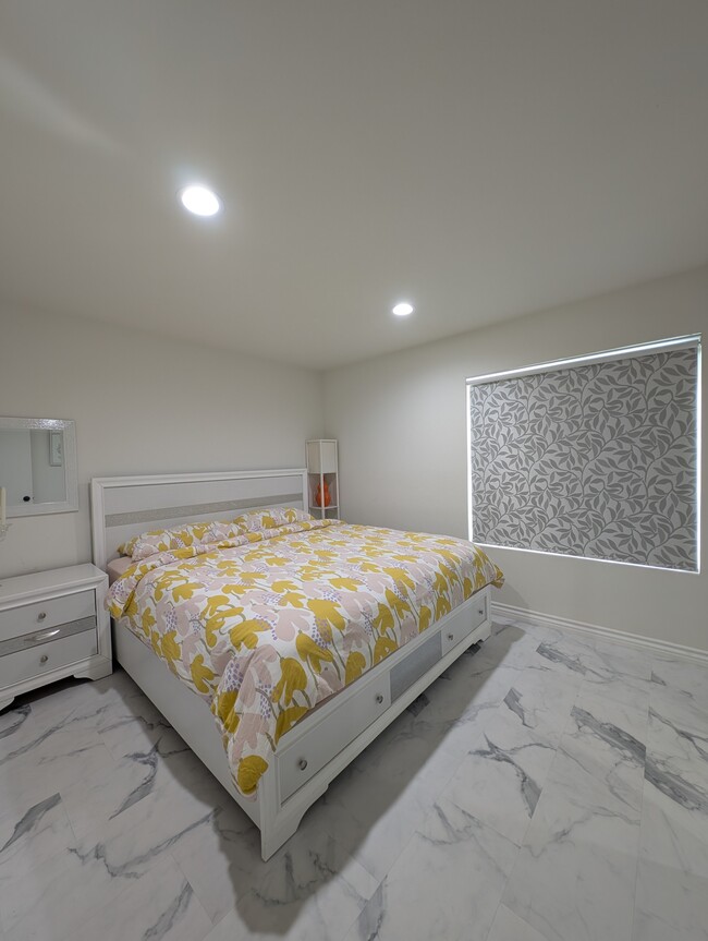 Building Photo - 42 Almond Tree Ln