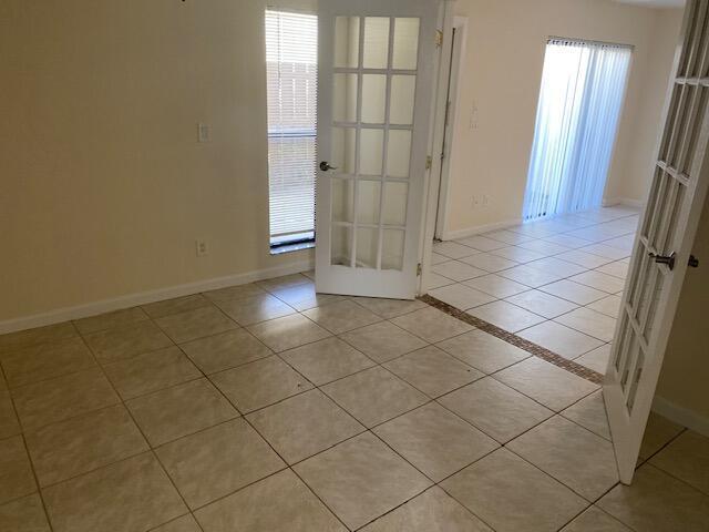 Building Photo - 643 Executive Center Dr