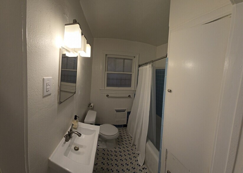 Building Photo - 118 Callaghan Ave