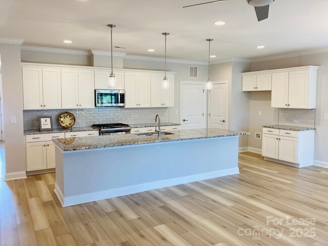 Building Photo - 6140 Pier Dr