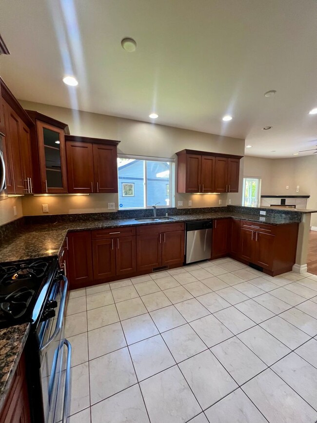 Building Photo - Beautiful 3 Bedroom in Private Community! HALF OFF FIRST MONTHS RENT!