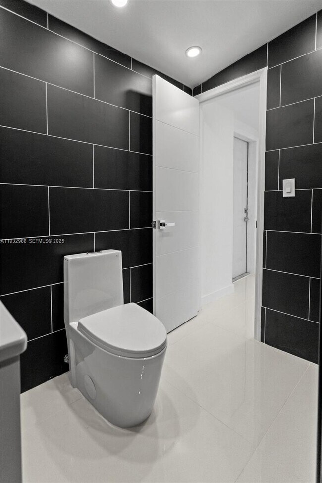 Building Photo - 1640 NE 183rd St