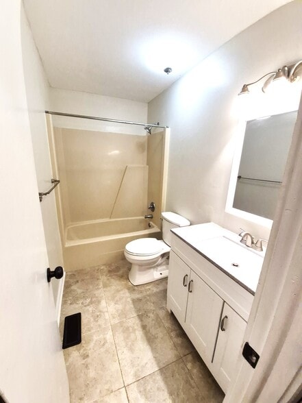 Building Photo - 217 Bridgewater Dr