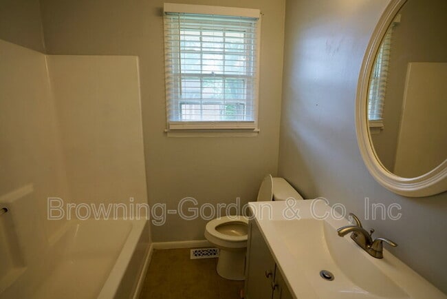 Building Photo - 1409 Acklen Ave