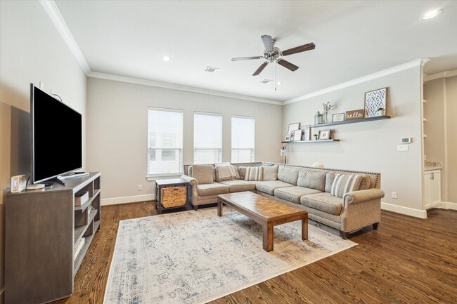 Building Photo - 829 Wakefield Dr