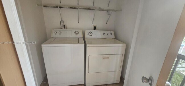 Building Photo - 15661 SW 104th Terrace