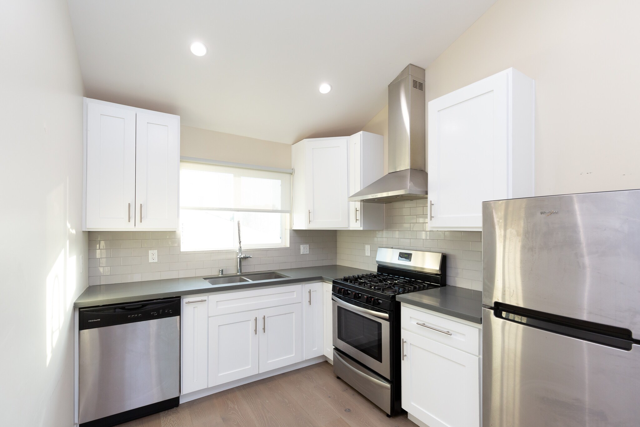 Kitchen - 2730 S Barrington Ave