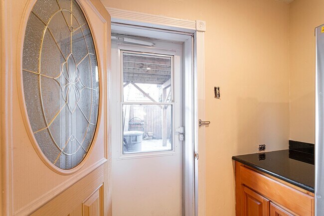 Building Photo - Four Bed Graduate Hospital Home