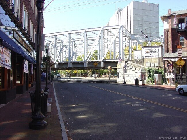 Building Photo - 18 Prospect St