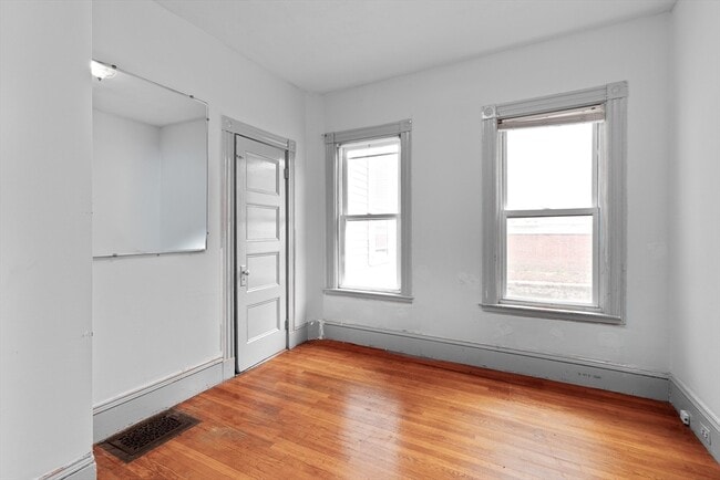 Building Photo - 26 Melvin St