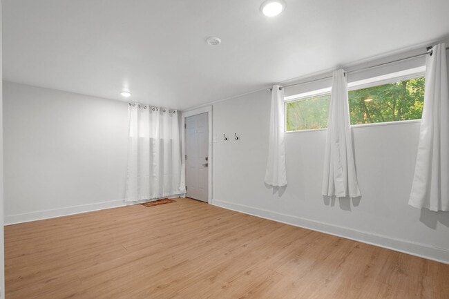 Primary Photo - 136 Locust St
