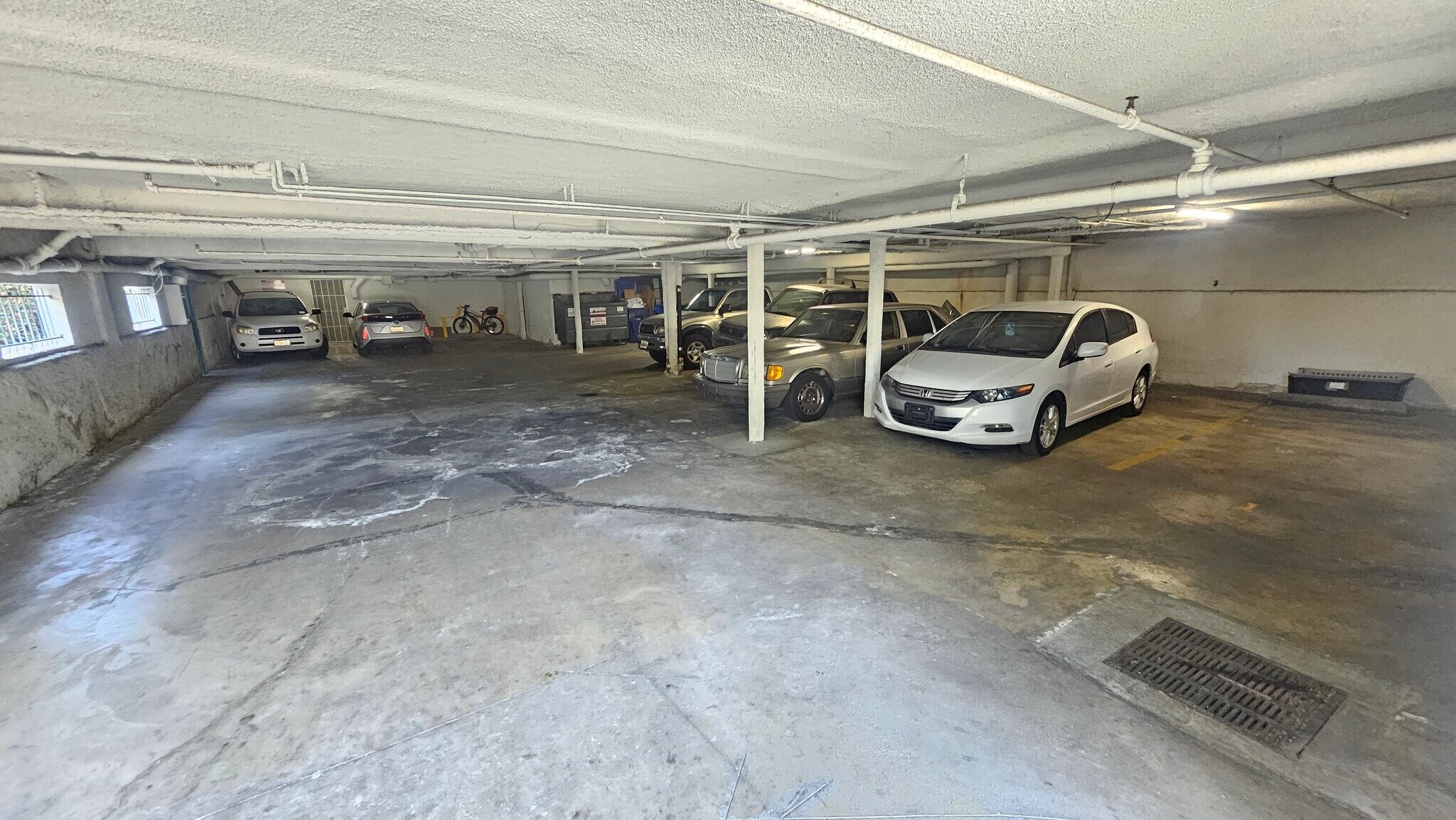Building Photo - 1130 N Fuller Ave
