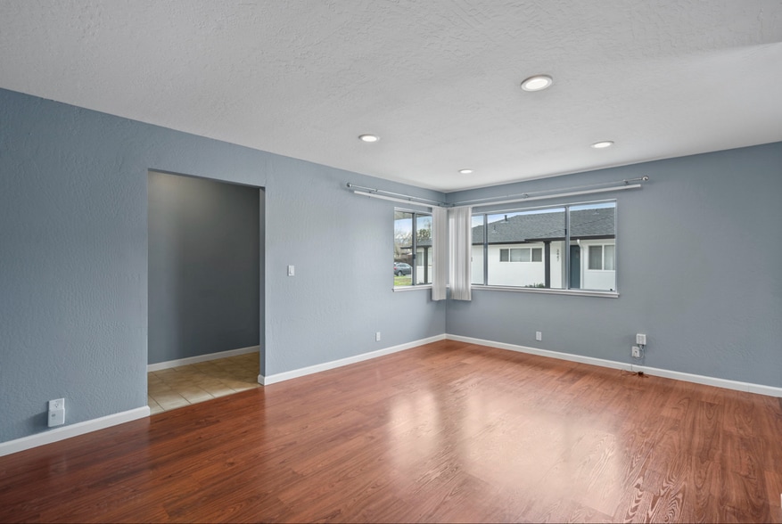 Building Photo - 3439 Payne Ave