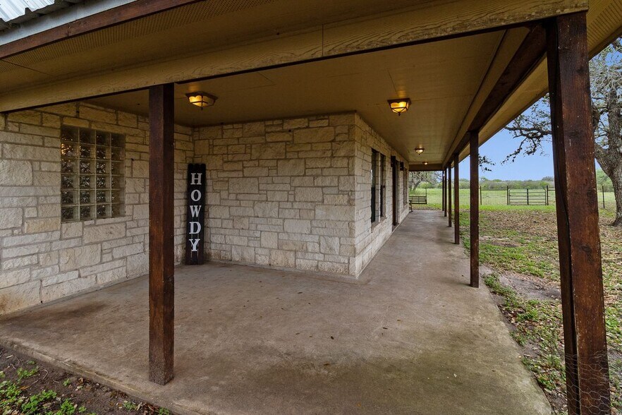 Building Photo - 649 Pvt 5001
