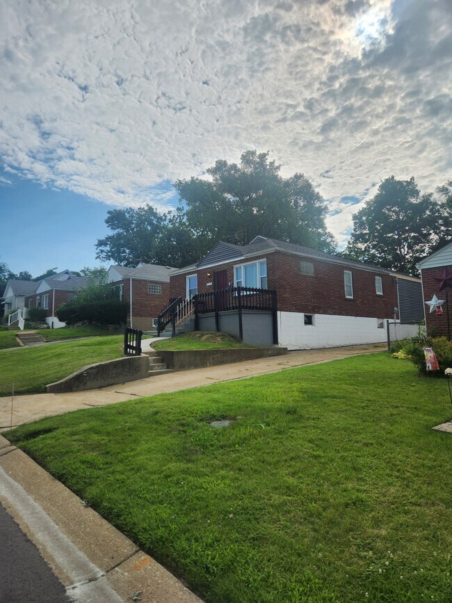 Building Photo - 8338 Willett Ave