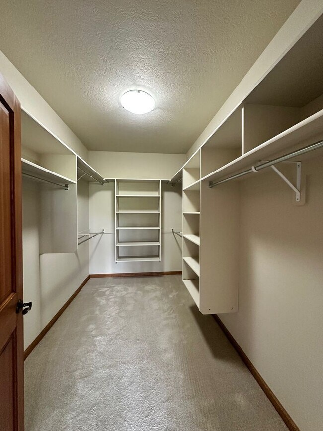 Building Photo - MIE451