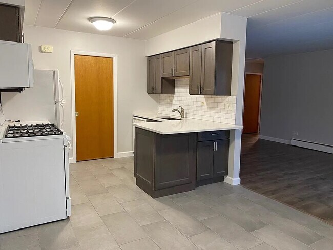 Building Photo - 819 E Miner St