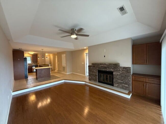 Building Photo - Great condo with Lake Wylie views!