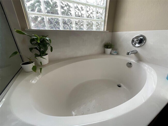 Building Photo - 14013 Rountree Ranch Ln