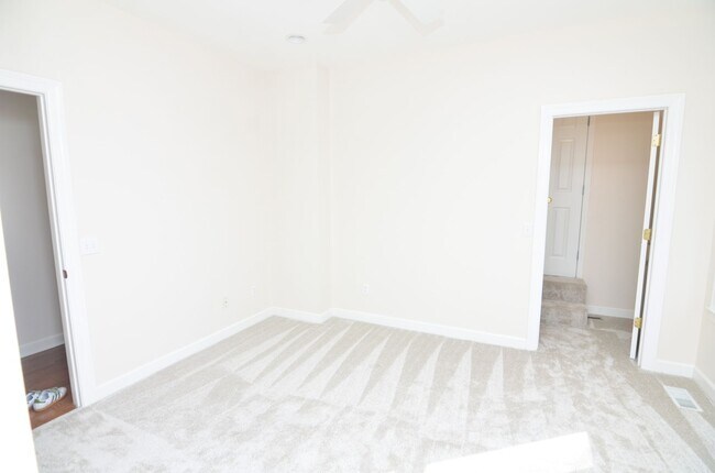 Building Photo - 604 Georgian Way