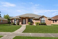 Building Photo - 1417 Warwick Dr