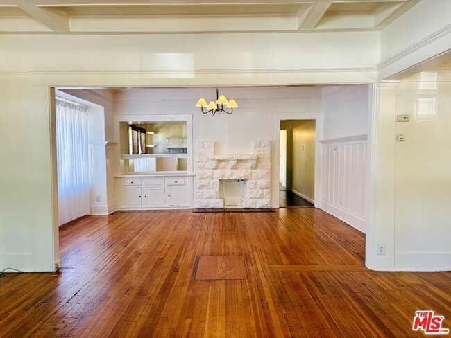 Building Photo - 2130 W 29th Pl