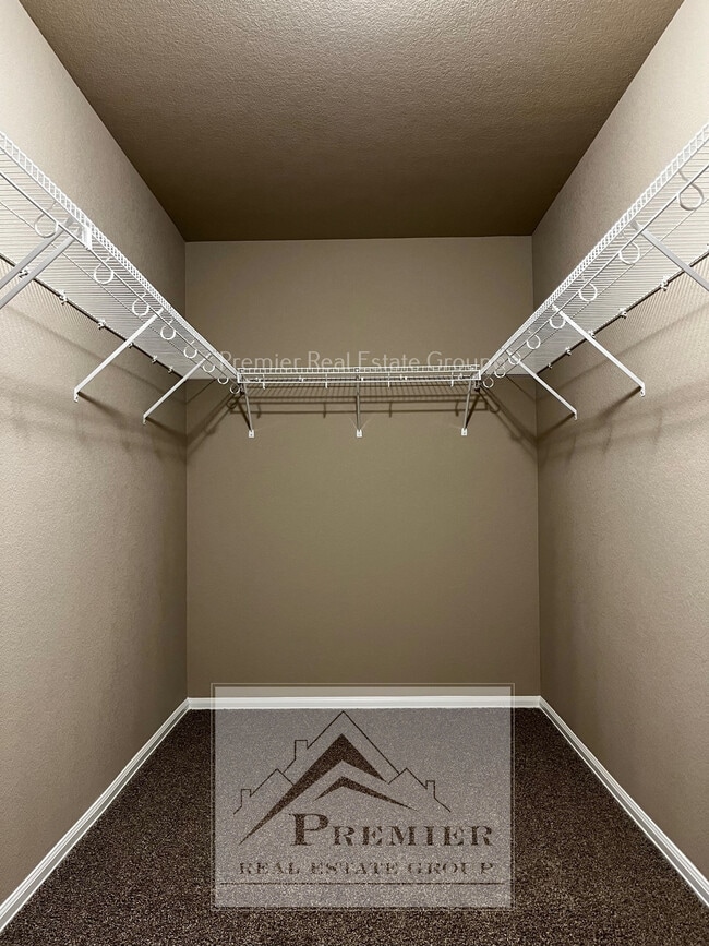 Building Photo - 7773 Sand Lake Heights