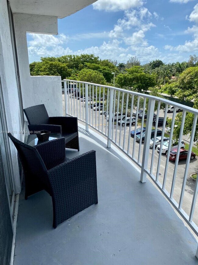 Building Photo - 498 NW 165th St