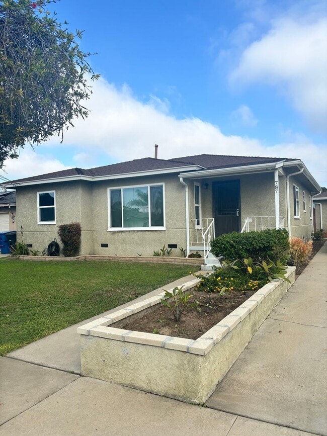 Primary Photo - SPACIOUS & CLEAN HOUSE! OFF 5th & K St: Upgraded 3BR 1BA w/Large yard & 2 car garage!