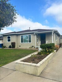 Building Photo - SPACIOUS & CLEAN HOUSE! OFF 5th & K St: Upgraded 3BR 1BA w/Large yard & 2 car garage!