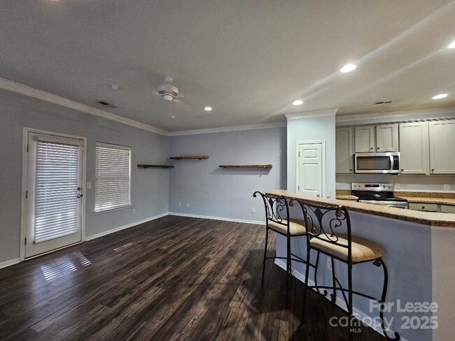 Building Photo - 2219 Crosscut Dr
