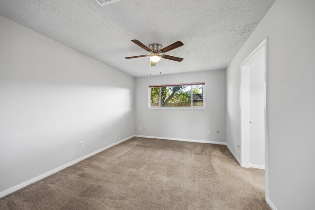 Building Photo - 1605 Cypress Hollow St