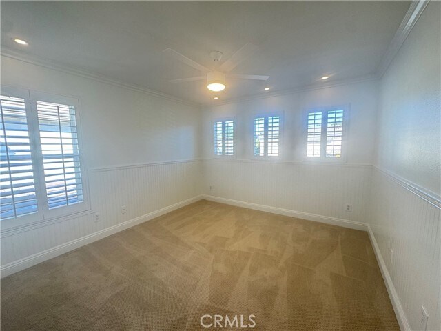 Building Photo - 27935 Hedgeline Dr