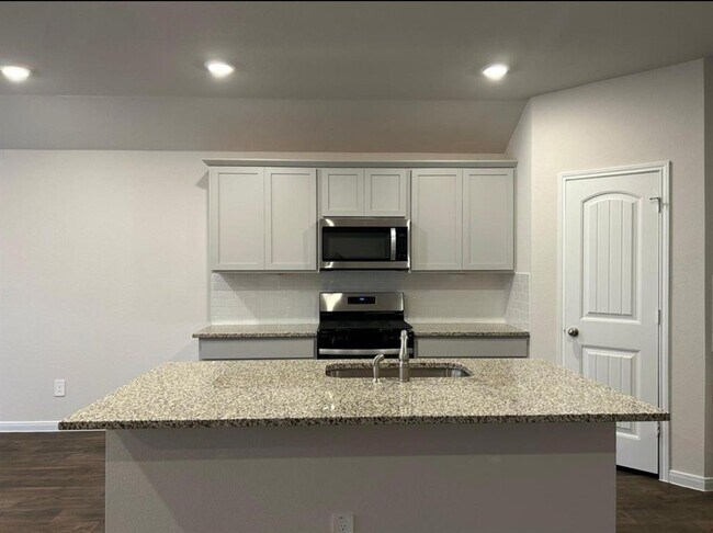 Building Photo - 1313 Camden Ln